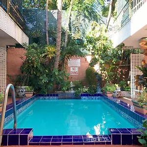 Towne 2*, Nassau Bahamas